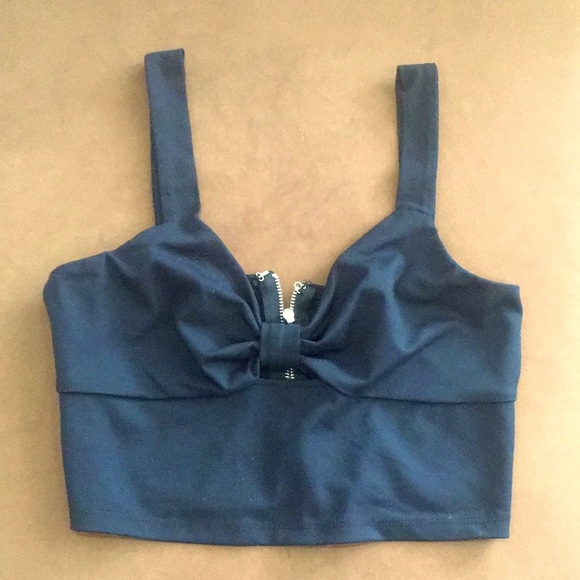 NWOT: Bebe Crop Top with Full Length Back Zipper - Picture 3 of 8